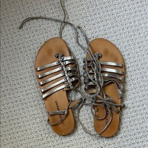 Lucky Brand Silver Leather Strappy Gladiator Sandals - size 8.5
